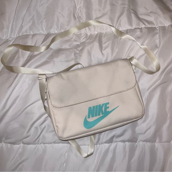 Nike Sportswear Futura 365 Crossbody Bag - Picture 8 of 8